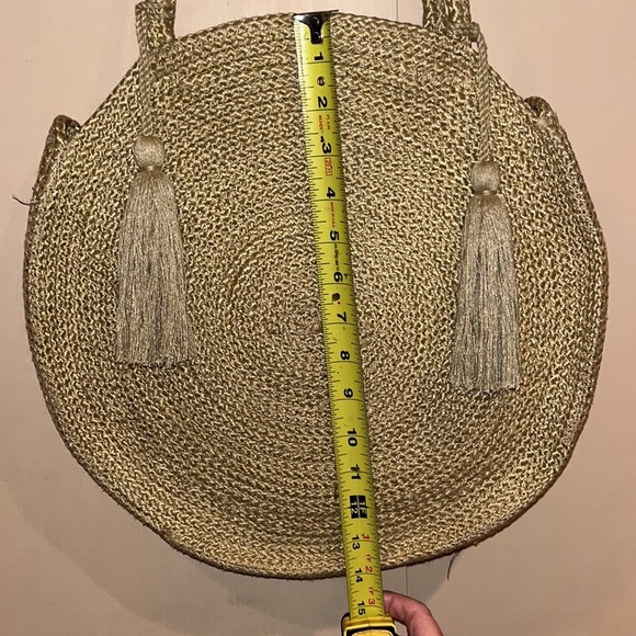 Large round Jute & Polyester shoulder bag made in India - Picture 3 of 11